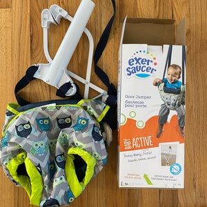 Doorway exersaucer / bouncer for baby